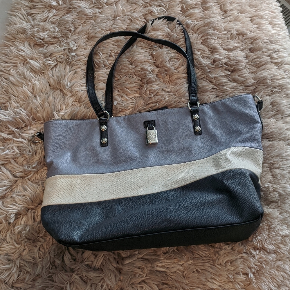 Jessica Simpson purse